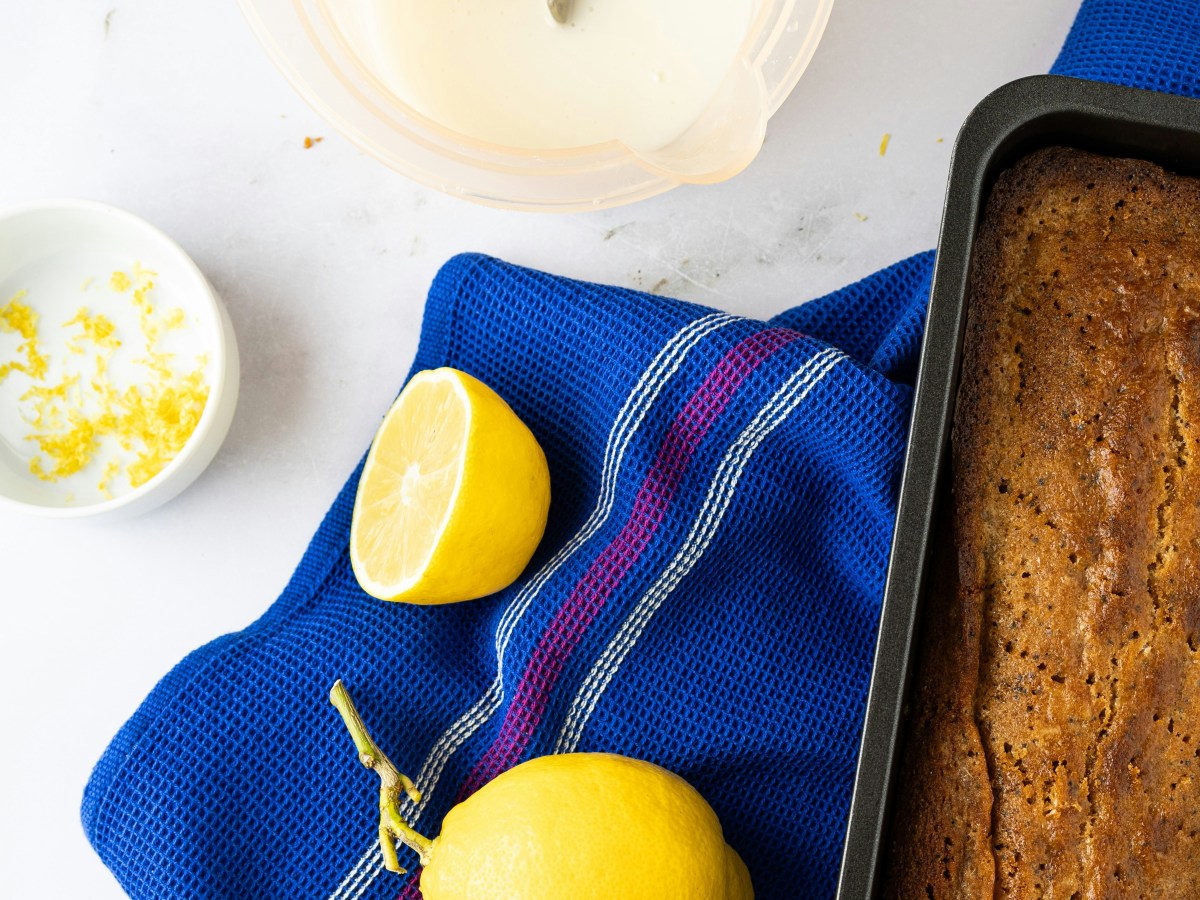 Keto Lemon Cake with Blackberry Mascarpone Frosting&nbsp;🍋